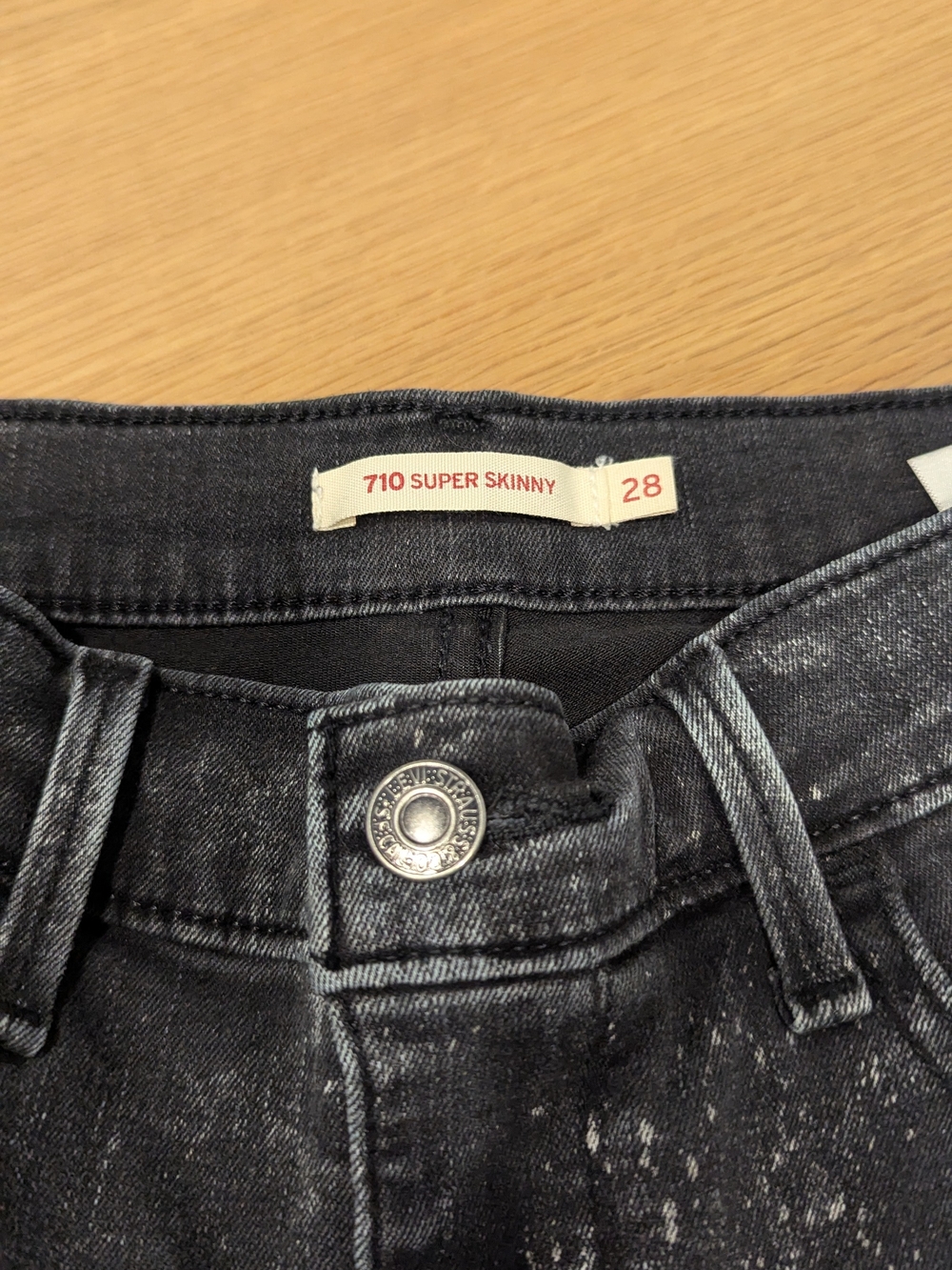 Levi's Women’s Black Acid-Wash Skinny Jeans - Picture 9 of 11